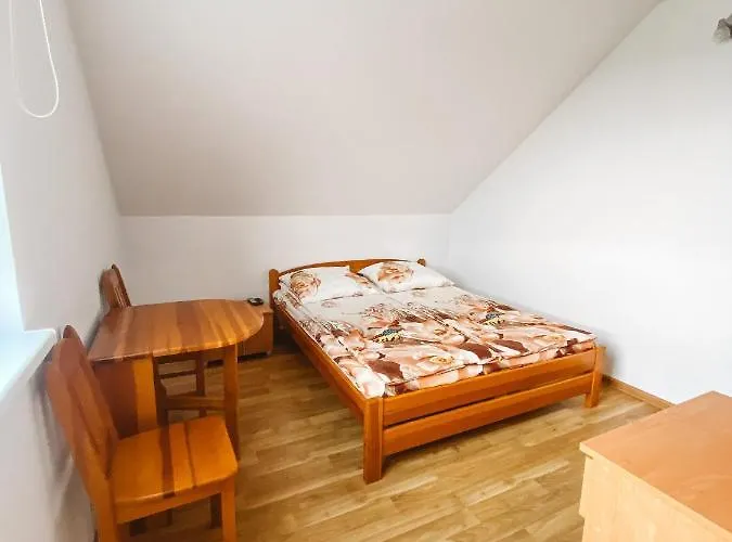 Blekitne Pokoje * 斯图托沃